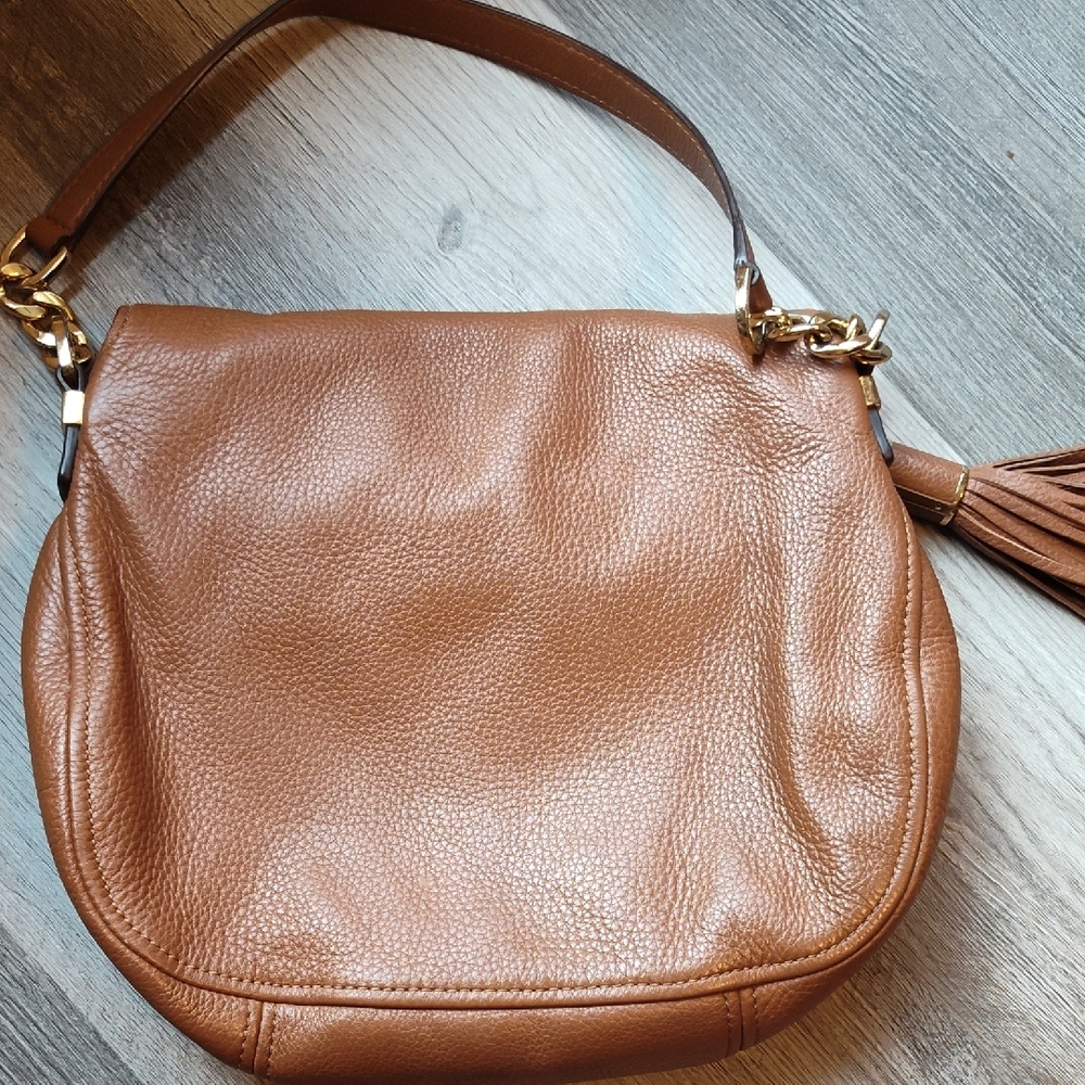 Michael Kors Tan Shoulder Bag with Gold Hardware - Picture 5 of 13